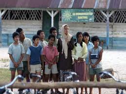 Laskar Pelangi filem berdasarkan kisah benar. 10 anak miskin Pulau Belitong ini belajar di Sekolah Muhammadiyah!